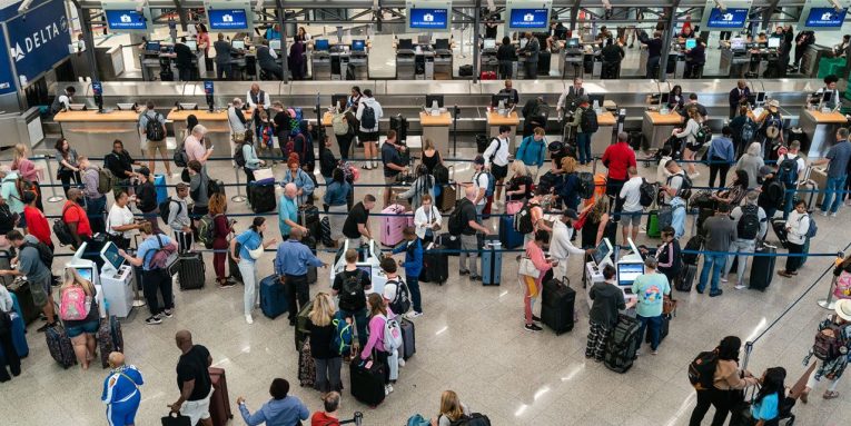 Greve mbarekombetare e transportit ne mars, paralizohen Europa dhe Britania